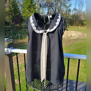 Lauren Conrad Sleeveless Bow Tie Embroidered blouse, size large